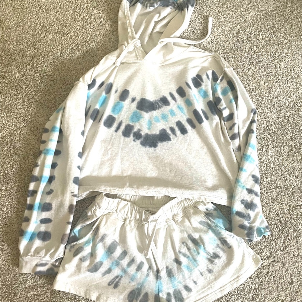 Dreamsicle brand 2 piece tie dye hoody and shorts set.